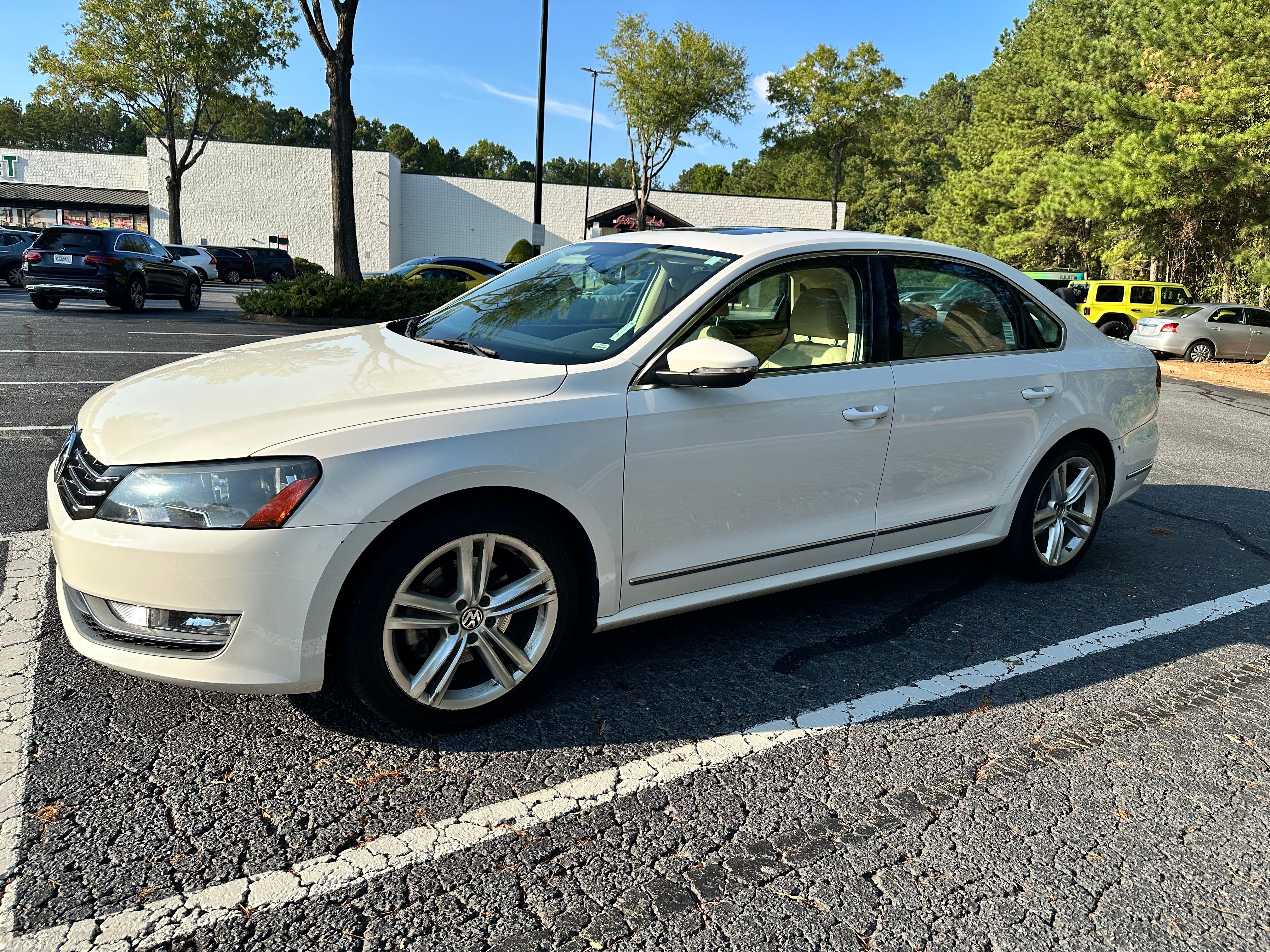 Used 2012 Volkswagen Passat 3.6 SEL Premium FWD image 1