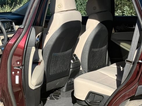 Used 2017 Kia Sorento LX Sport Utility 4D image 10