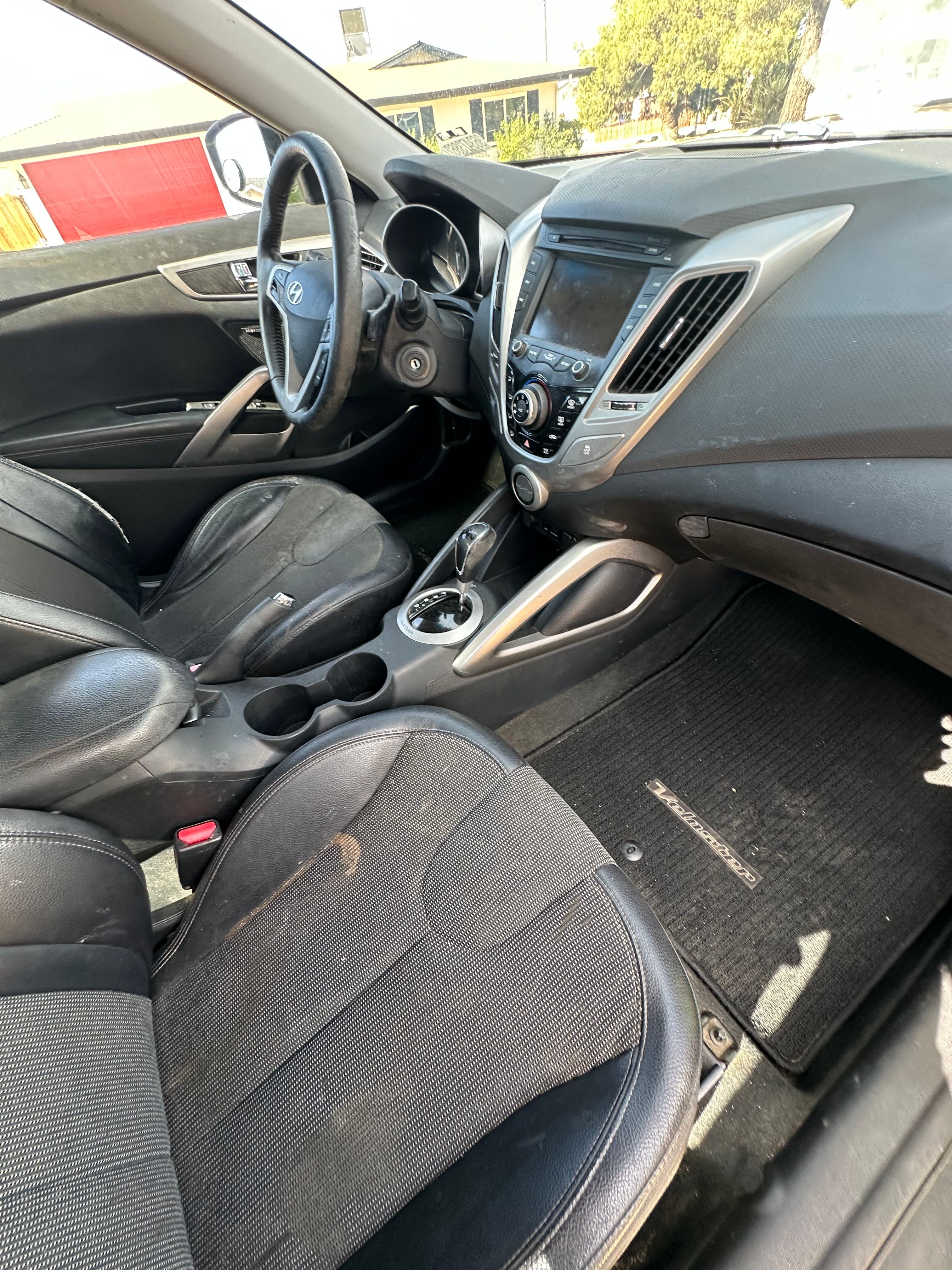 Used 2012 Hyundai Veloster w/ Style Pkg FWD image 6