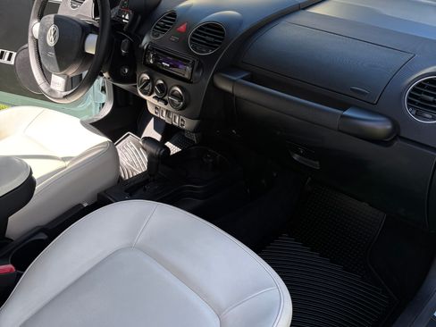 Used 2010 Volkswagen Beetle Final Edition image 18