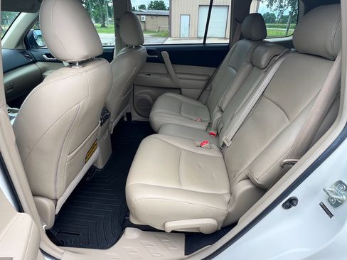 Used 2012 Toyota Highlander FWD w/ Tech Pkg image 26