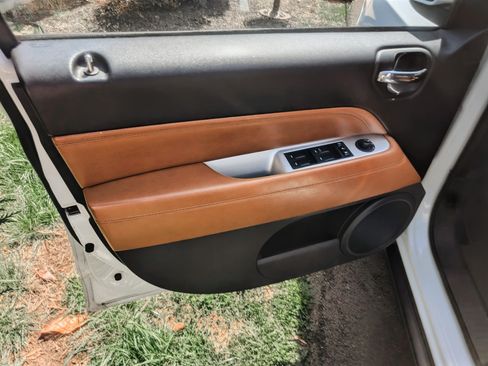 Used 2017 Jeep Compass High Altitude image 9