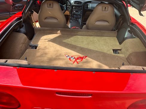 Used 2004 Chevrolet Corvette Coupe RWD image 12