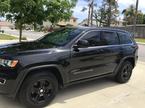 Used 2017 Jeep Grand Cherokee Laredo image 9