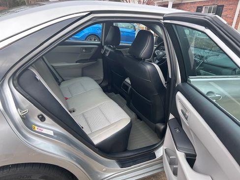 Used 2015 Toyota Camry SE image 12