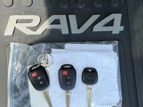 Used 2013 Toyota RAV4 XLE image 20