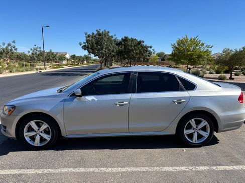 Used 2013 Volkswagen Passat TDI SE image 8
