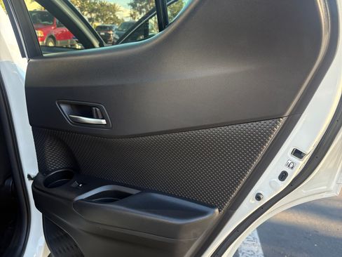 Used 2019 Toyota C-HR XLE FWD image 14