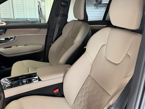 Used 2025 Volvo XC90 B6 Plus AWD/4WD image 16