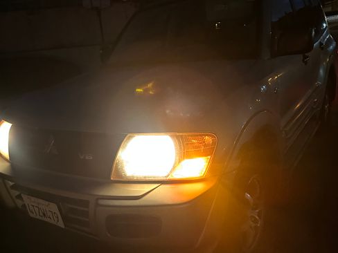 Used 2001 Mitsubishi Montero XLS image 2