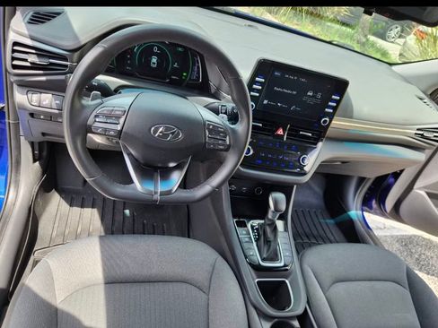 Used 2022 Hyundai Ioniq SE FWD image 5