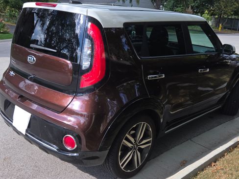 Used 2017 Kia Soul + w/ Option Group 041 image 17