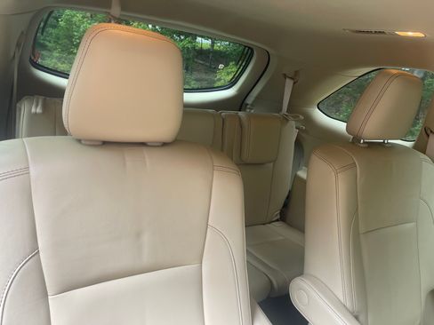 Used 2016 Toyota Highlander XLE FWD image 11