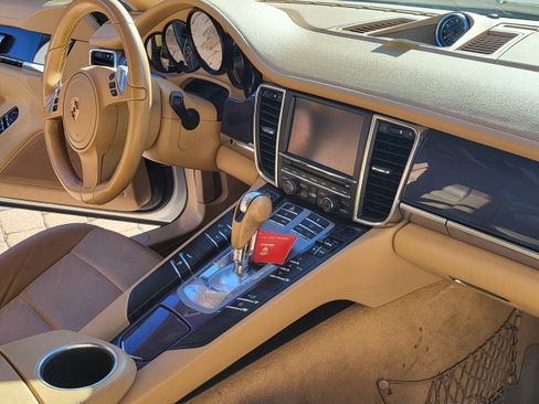 Used 2013 Porsche Panamera 4 image 9