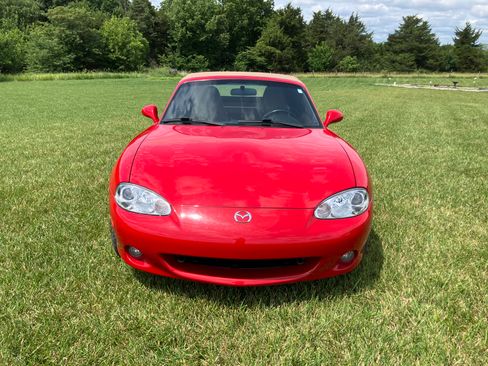 Used 2001 MAZDA MX-5 Miata RWD image 12