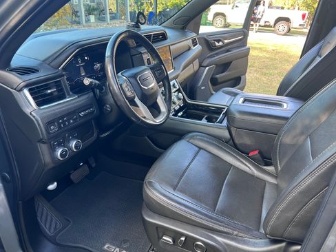 Used 2022 GMC Yukon XL Denali image 6