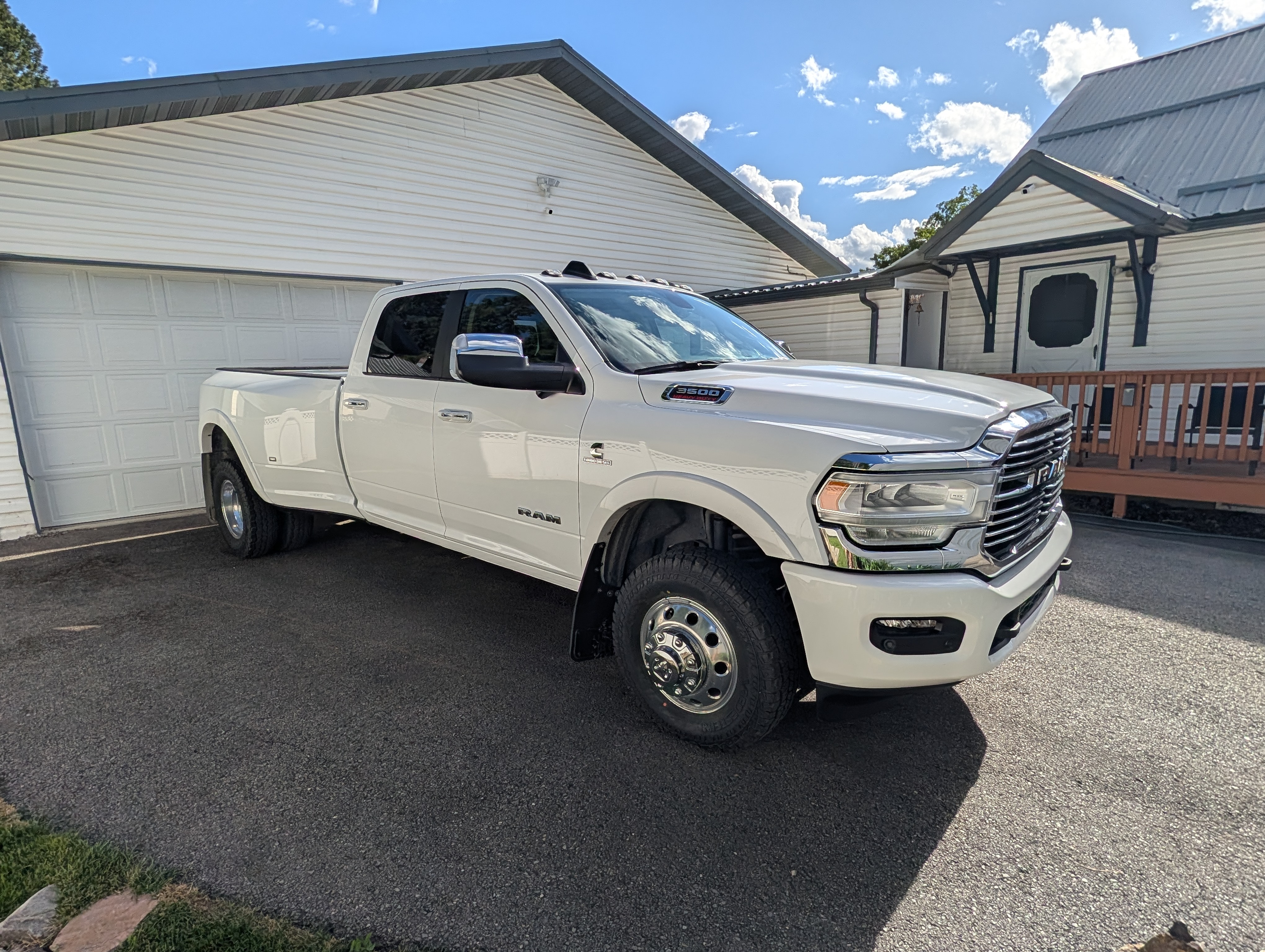 Used 2020 RAM 3500 Laramie AWD/4WD image 2