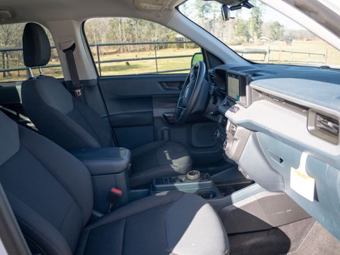 Used 2024 Ford Maverick XL image 8