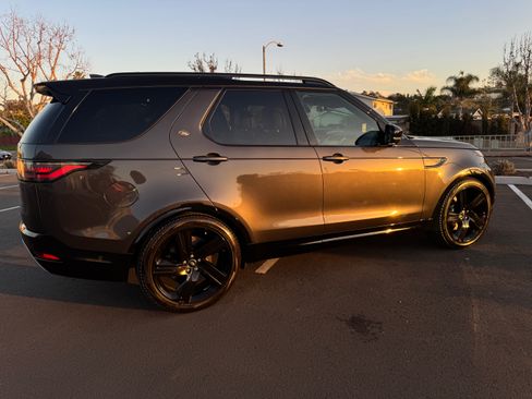 Used 2024 Land Rover Discovery Metropolitan Edition image 19