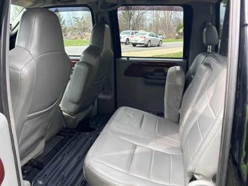 Used 2005 Ford F250 Lariat image 10