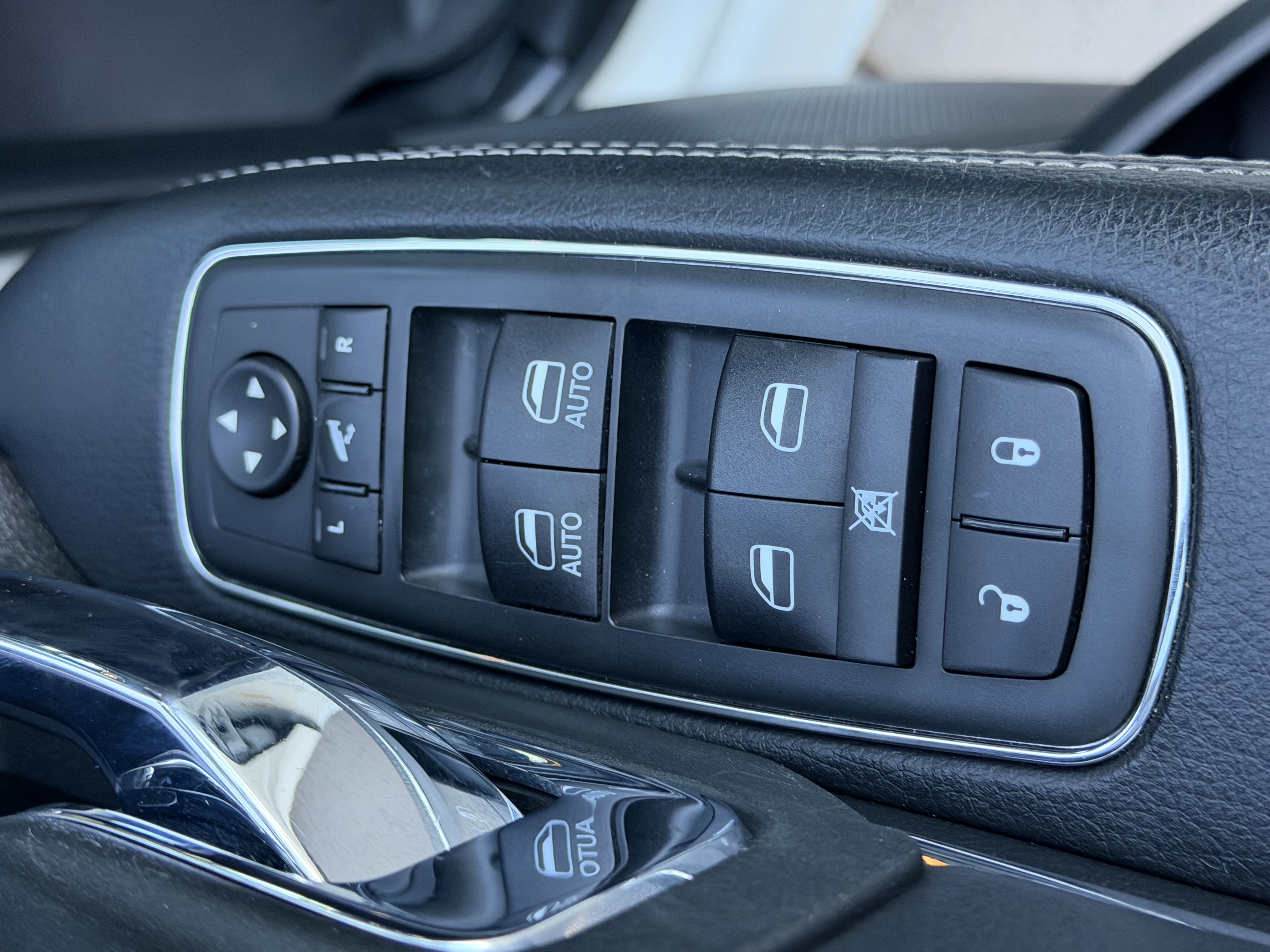 Used 2018 RAM 1500 Laramie w/ Protection Group AWD/4WD image 13