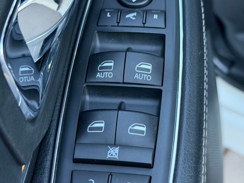 Used 2018 RAM 1500 Laramie w/ Protection Group AWD/4WD image 13