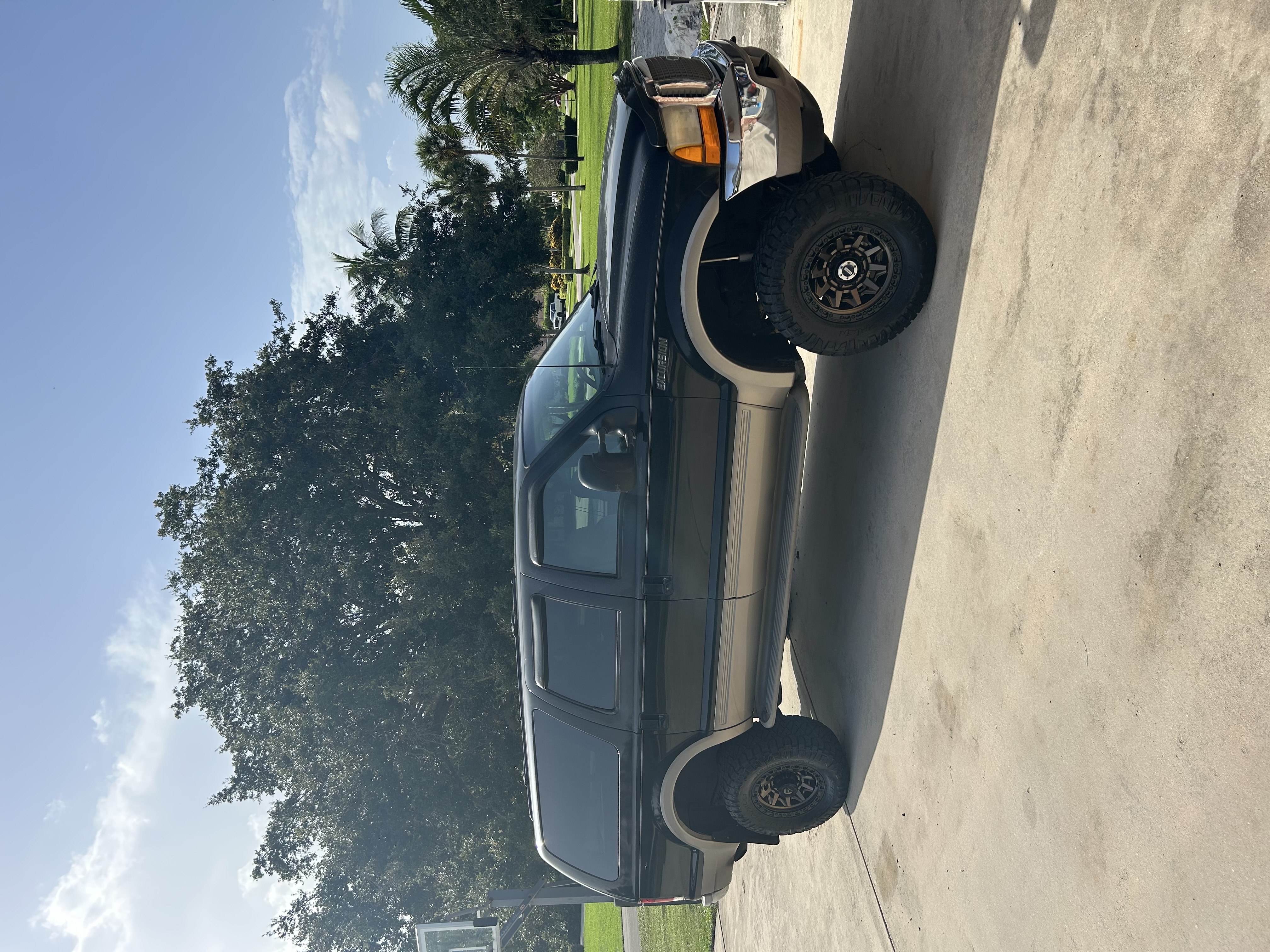 Used 2001 Ford Excursion Limited AWD/4WD image 1