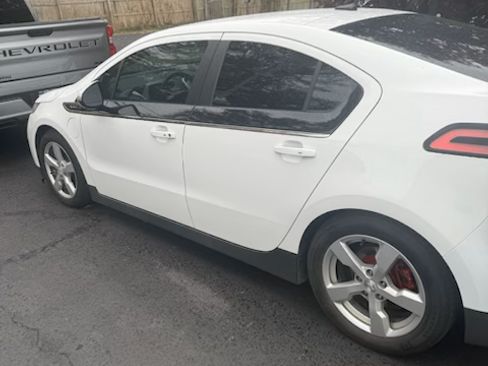 Used 2014 Chevrolet Volt Premium w/ Premium Trim Package image 2