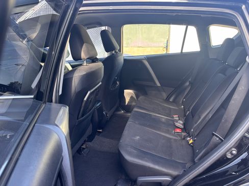 Used 2015 Toyota RAV4 LE image 9