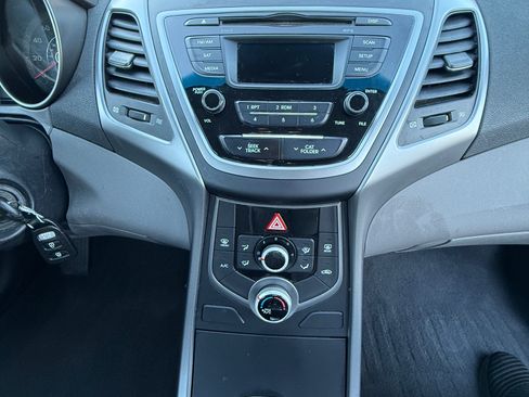 Used 2016 Hyundai Elantra SE image 11