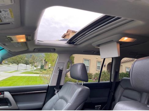 Used 2011 Toyota Land Cruiser image 6