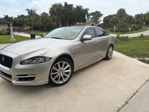 Used 2017 Jaguar XJ R-Sport RWD image 6