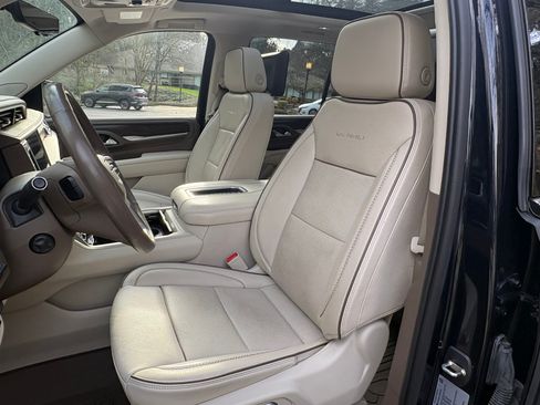 Used 2021 GMC Yukon Denali w/ Denali Premium Package image 12