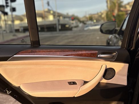 Used 2013 BMW X5 xDrive35i image 9