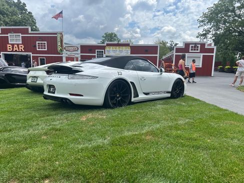 Used 2014 Porsche 911 Carrera 4 AWD/4WD image 9