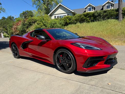 Used 2021 Chevrolet Corvette Stingray Coupe 2D w/ Z51 Performance Package image 1