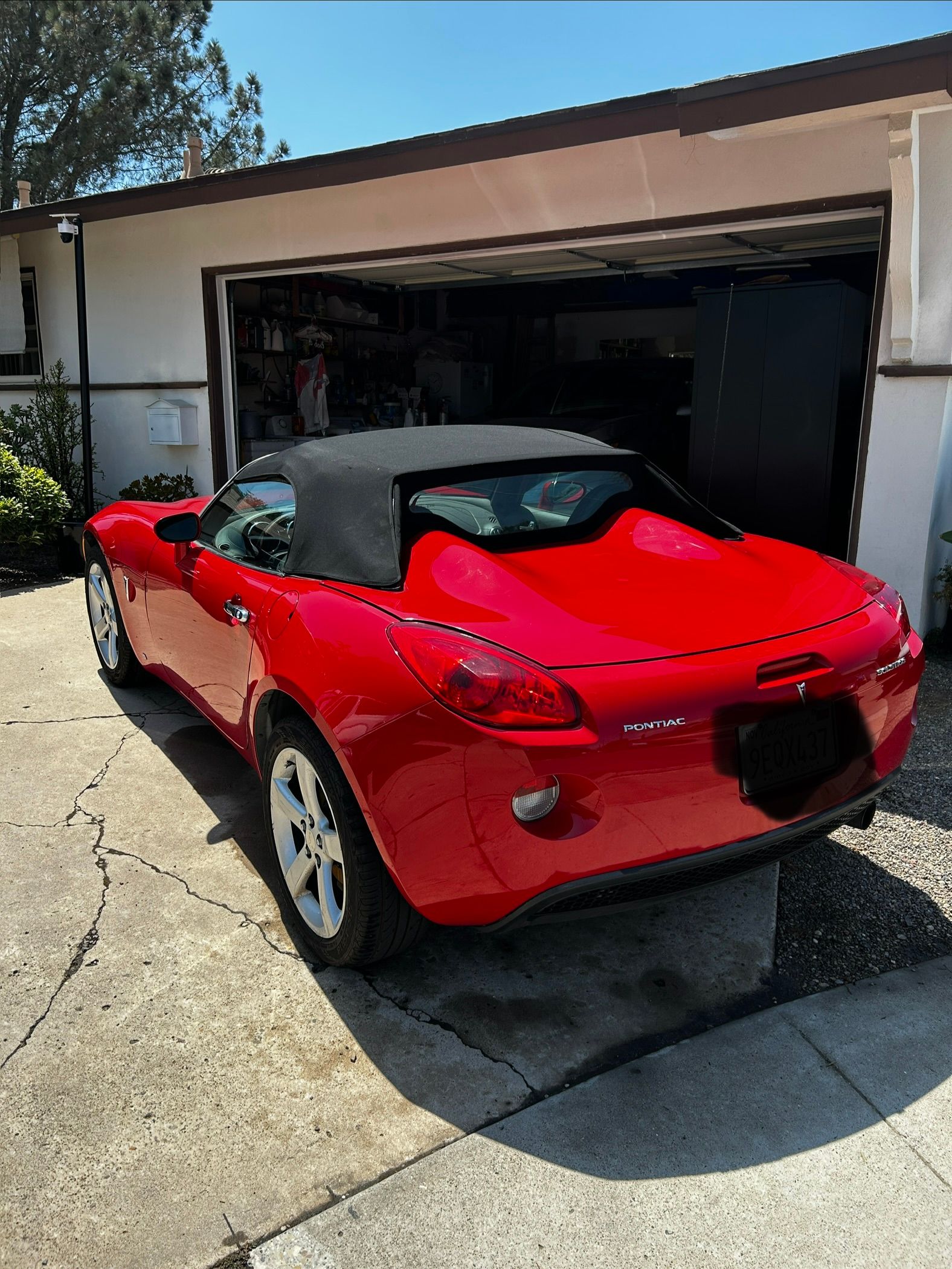 Used 2006 Pontiac Solstice Convertible w/ Premium Package RWD image 3