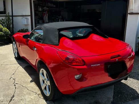 Used 2006 Pontiac Solstice Convertible w/ Premium Package RWD image 4