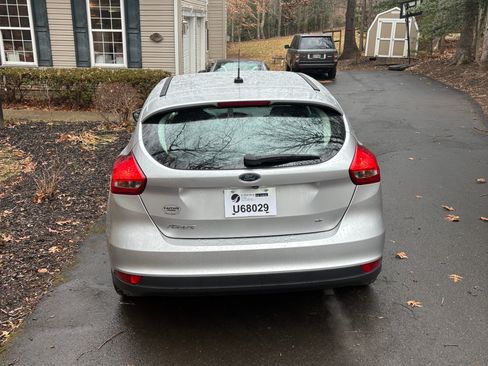 Used 2016 Ford Focus SE w/ SE Cold Weather Package image 6