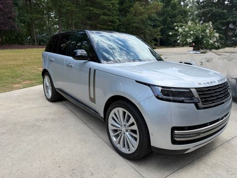 Used 2025 Land Rover Range Rover SE AWD/4WD image 4