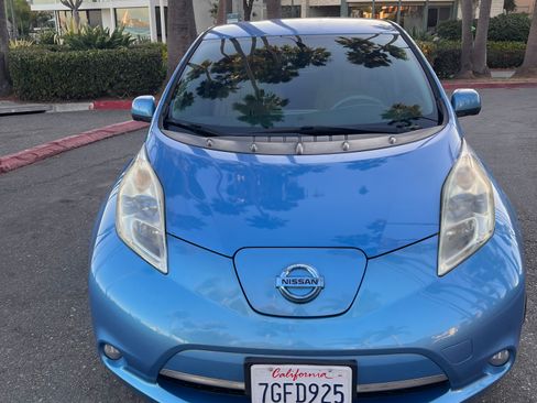Used 2014 Nissan Leaf SV w/ LED & Quick Charge Package image 2