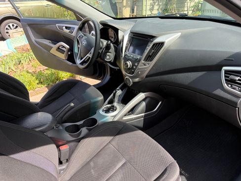 Used 2016 Hyundai Veloster image 9