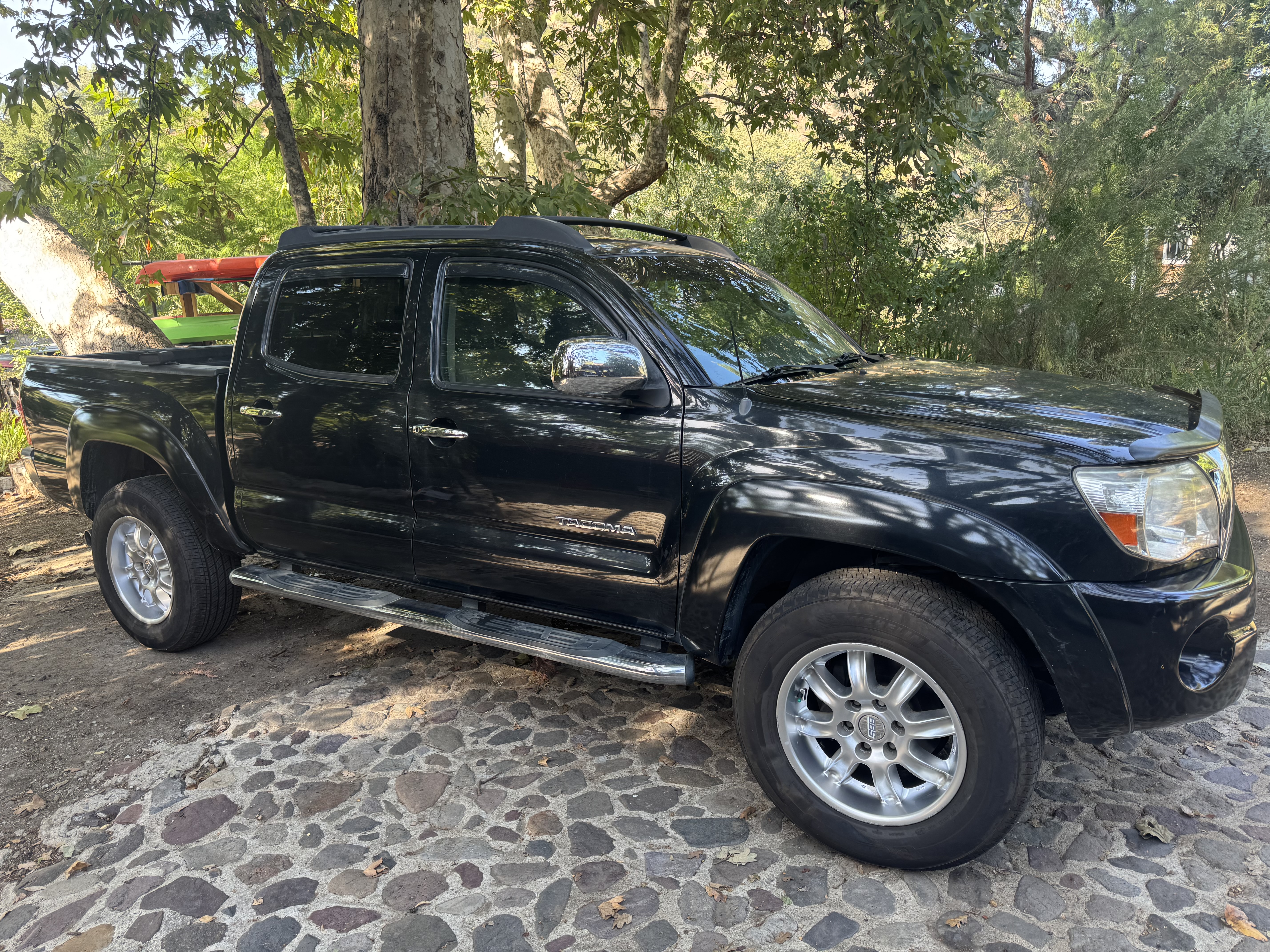 Used 2005 Toyota Tacoma 4x4 Double Cab image 1
