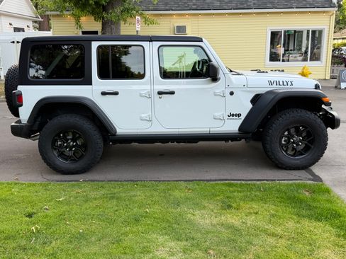Used 2024 Jeep Wrangler Unlimited Sport AWD/4WD image 5