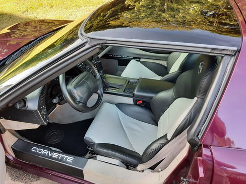 Used 1995 Chevrolet Corvette Coupe image 14
