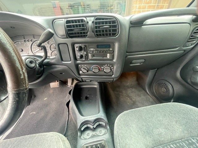Used 2001 Chevrolet Blazer LS RWD image 13