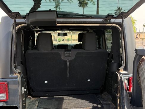 Used 2018 Jeep Wrangler Sport image 6