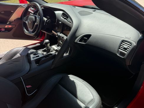 Used 2017 Chevrolet Corvette Stingray Coupe w/ Carbon Flash Badge Package RWD image 28