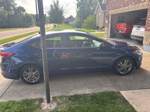Used 2017 Hyundai Elantra SE FWD image 5