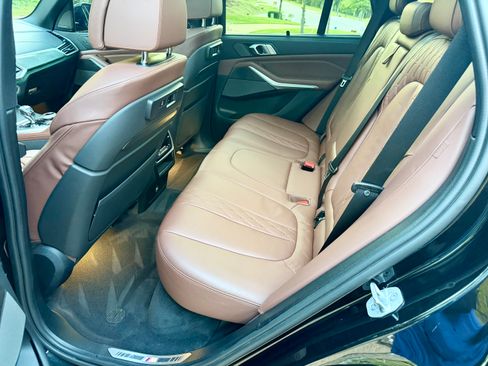 Used 2021 BMW X5 xDrive40i w/ M Sport Package image 16